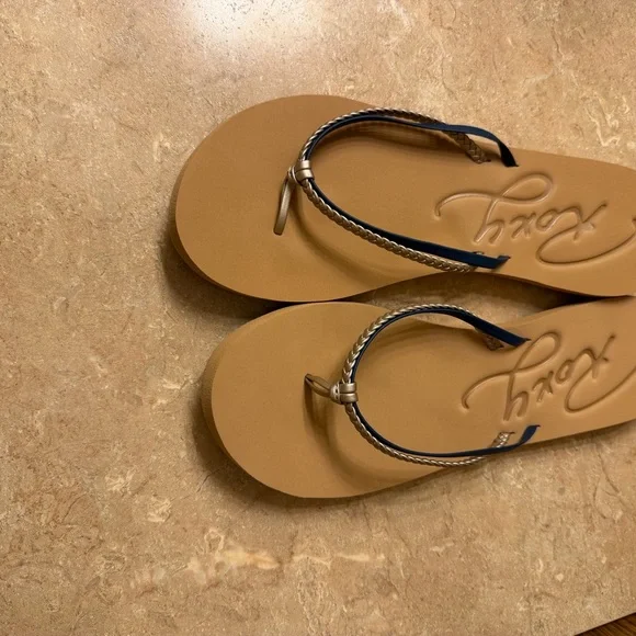 Roxy Tan Flip-Flops size 9 NWOT - Picture 2 of 5